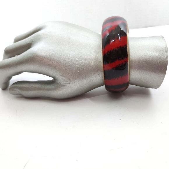 Vintage Lucite Bangle Bracelet Inclusion Red Black Animal Print 1 Inch Wide - Picture 1 of 8